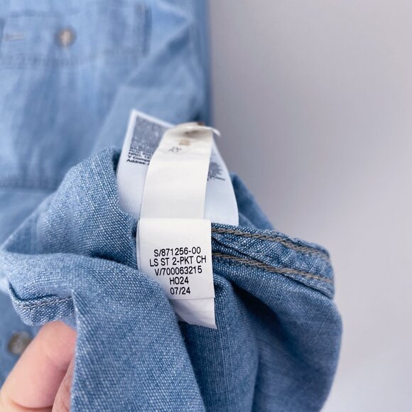 Banana Republic Standard Fit 2 Pocket Chambray Shirt Size Medium NWT - Picture 11 of 11